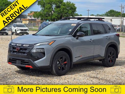 Certified 2025 Nissan Rogue SV AWD/4WD image 3