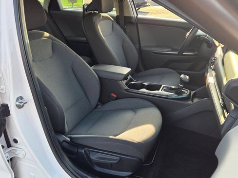 Used 2025 Kia K4 FWD image 16
