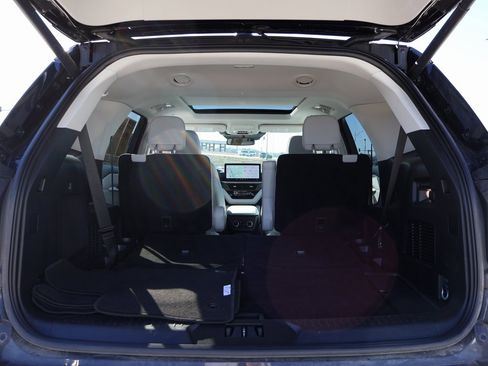 Certified 2025 Ford Explorer Platinum w/ LUX Leather Package image 15