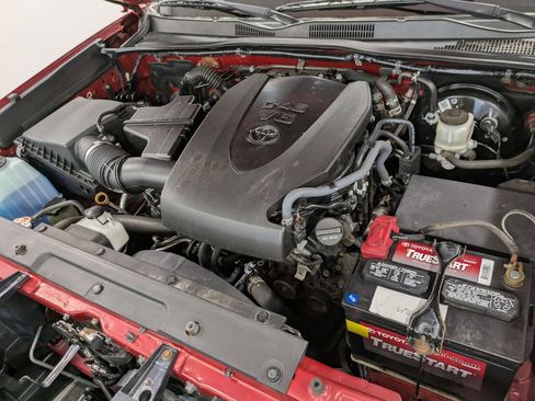 Used 2020 Toyota Tacoma TRD Sport AWD/4WD image 31