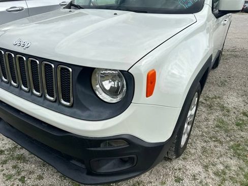 Used 2016 Jeep Renegade Latitude FWD image 16