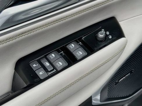 Used 2025 Jeep Wagoneer 4WD image 19