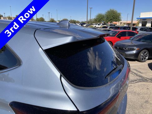 Used 2024 Toyota Highlander Limited image 8