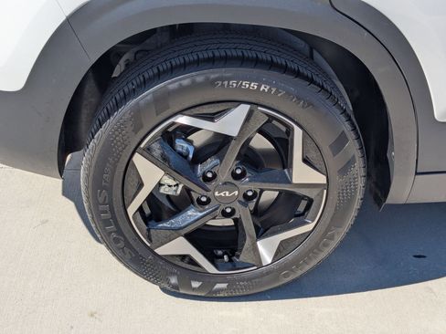 Certified 2025 Kia Seltos S image 12