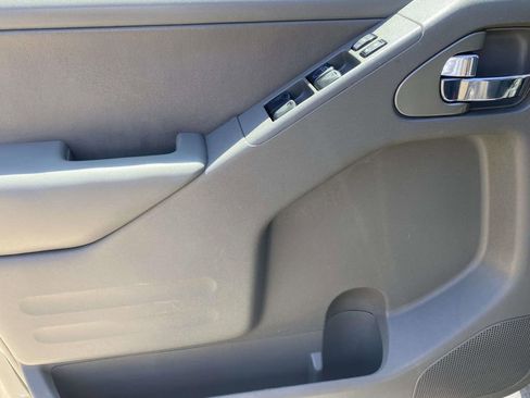 Used 2019 Nissan Frontier SL RWD image 19
