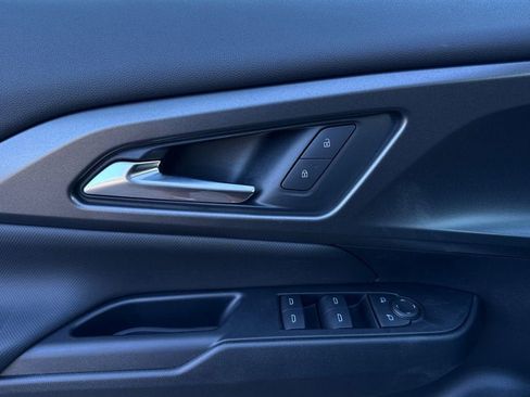 New 2026 Chevrolet Equinox EV LT w/ LPO, Blackout Package FWD image 11