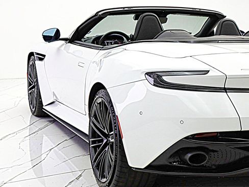 Used 2024 Aston Martin DB12 Convertible RWD image 10