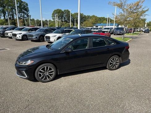 Used 2025 Volkswagen Jetta SE FWD image 14