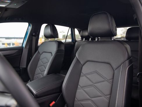 Used 2024 Volkswagen Atlas Cross Sport SE image 9