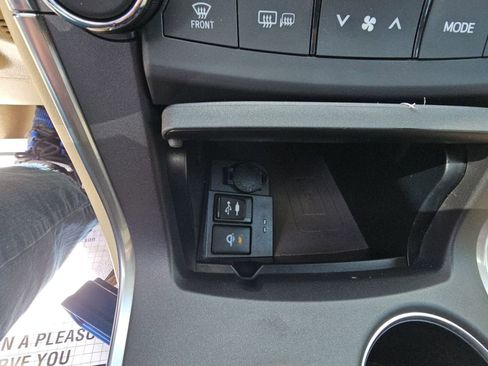 Used 2015 Toyota Camry XLE FWD image 19