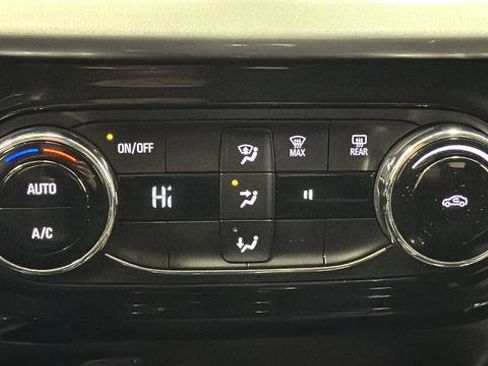 Used 2025 Chevrolet Trax LT image 17