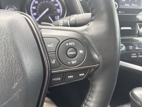 Used 2023 Toyota Camry SE image 18