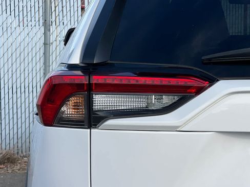 Used 2022 Toyota RAV4 LE AWD/4WD image 23