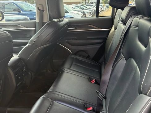 Used 2022 Jeep Grand Cherokee Limited AWD/4WD image 11