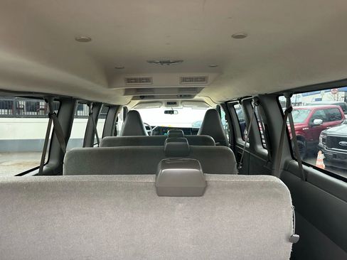 Used 2018 Chevrolet Express 3500 LT w/ LT Preferred Equipment Group image 23