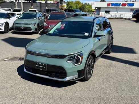 Certified 2024 Kia Niro Wind w/ Wind Preserve Package FWD image 3