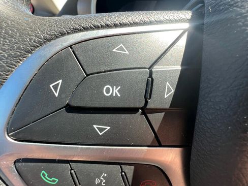 Used 2017 Chrysler Pacifica Touring w/ Tire & Wheel Group image 16