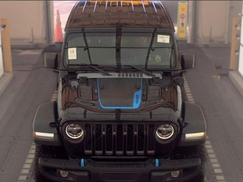 Used 2022 Jeep Wrangler Unlimited Rubicon 4xe w/ Steel Bumper Group AWD/4WD image 3