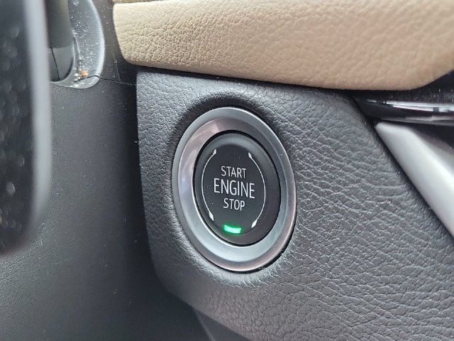 Certified 2024 Cadillac XT4 Luxury w/ Cold Weather Package FWD image 22