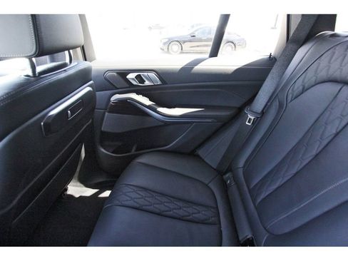 Used 2025 BMW X5 xDrive50e image 12