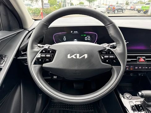 Used 2023 Kia Niro FWD image 18