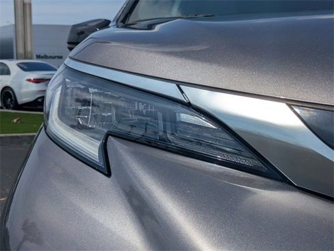 Used 2022 Toyota Sienna XSE image 10