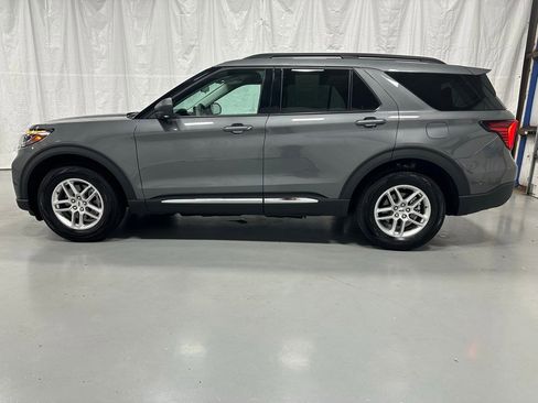 Used 2025 Ford Explorer Active image 4