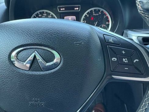 Used 2017 INFINITI QX30 Premium w/ Navigation Package FWD image 14