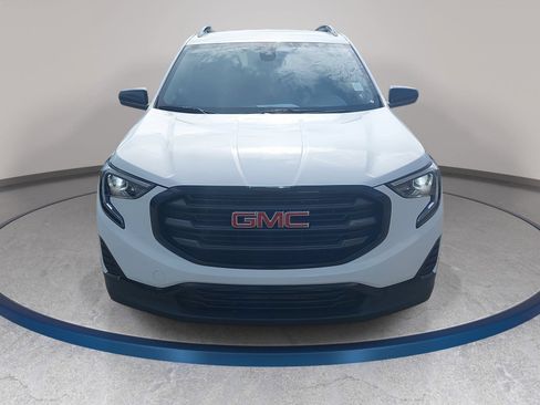 Used 2020 GMC Terrain SLE w/ Elevation Edition FWD image 2