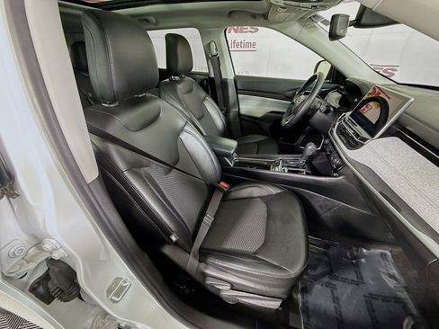 Used 2022 Jeep Compass Latitude w/ Sun and Sound Group image 32