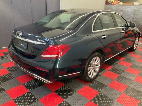 Used 2017 Mercedes-Benz E 300 4MATIC image 3