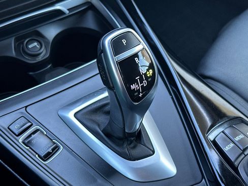 Used 2018 BMW 230i Convertible image 21