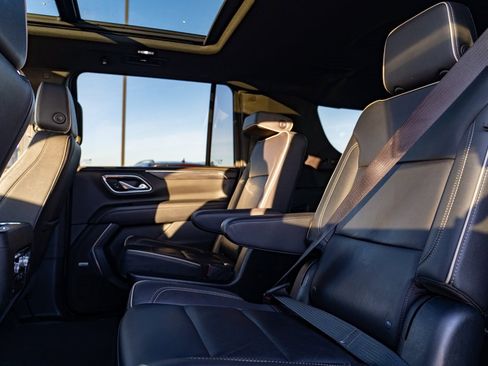 Used 2023 GMC Yukon XL SLT image 24