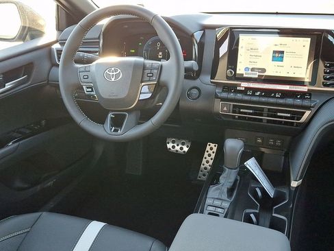 New 2026 Toyota Camry SE FWD image 10