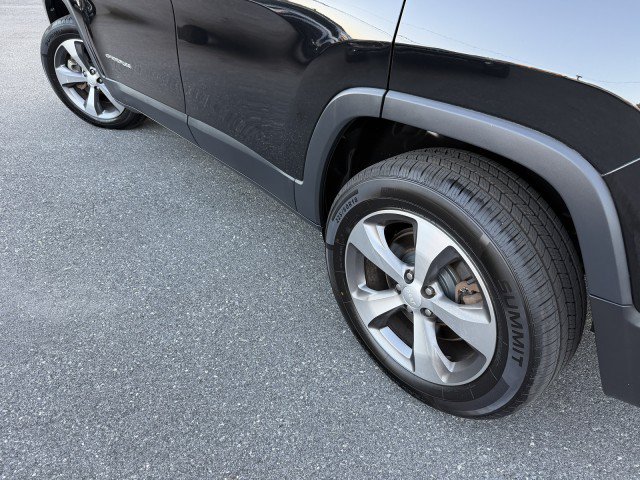 Used 2021 Jeep Cherokee Limited AWD/4WD image 26