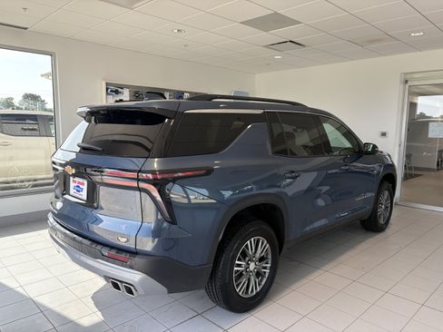Used 2026 Chevrolet Traverse LT w/ Driver Confidence Package AWD/4WD image 10