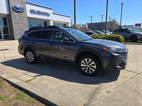 Used 2025 Subaru Outback Premium image 2