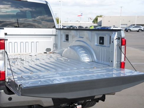 Used 2017 Ford F250 XLT w/ XLT Premium Package image 23