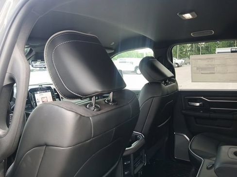 New 2026 RAM 4500 4x4 Crew Cab DRW w/ Laramie Trim Package image 18