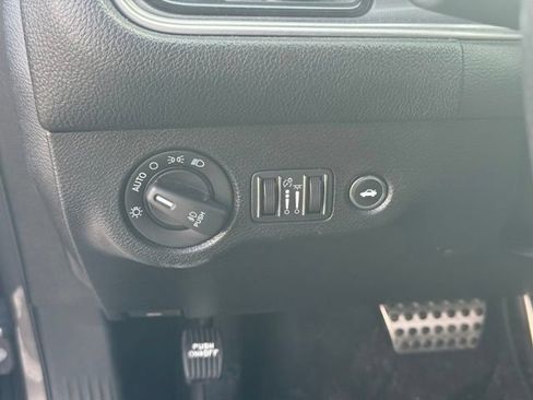Used 2022 Dodge Challenger R/T Scat Pack RWD image 10