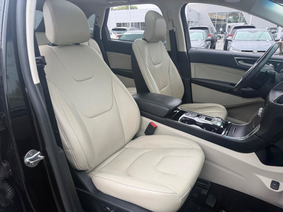 Used 2019 Ford Edge Titanium w/ Cold Weather Package AWD/4WD image 28