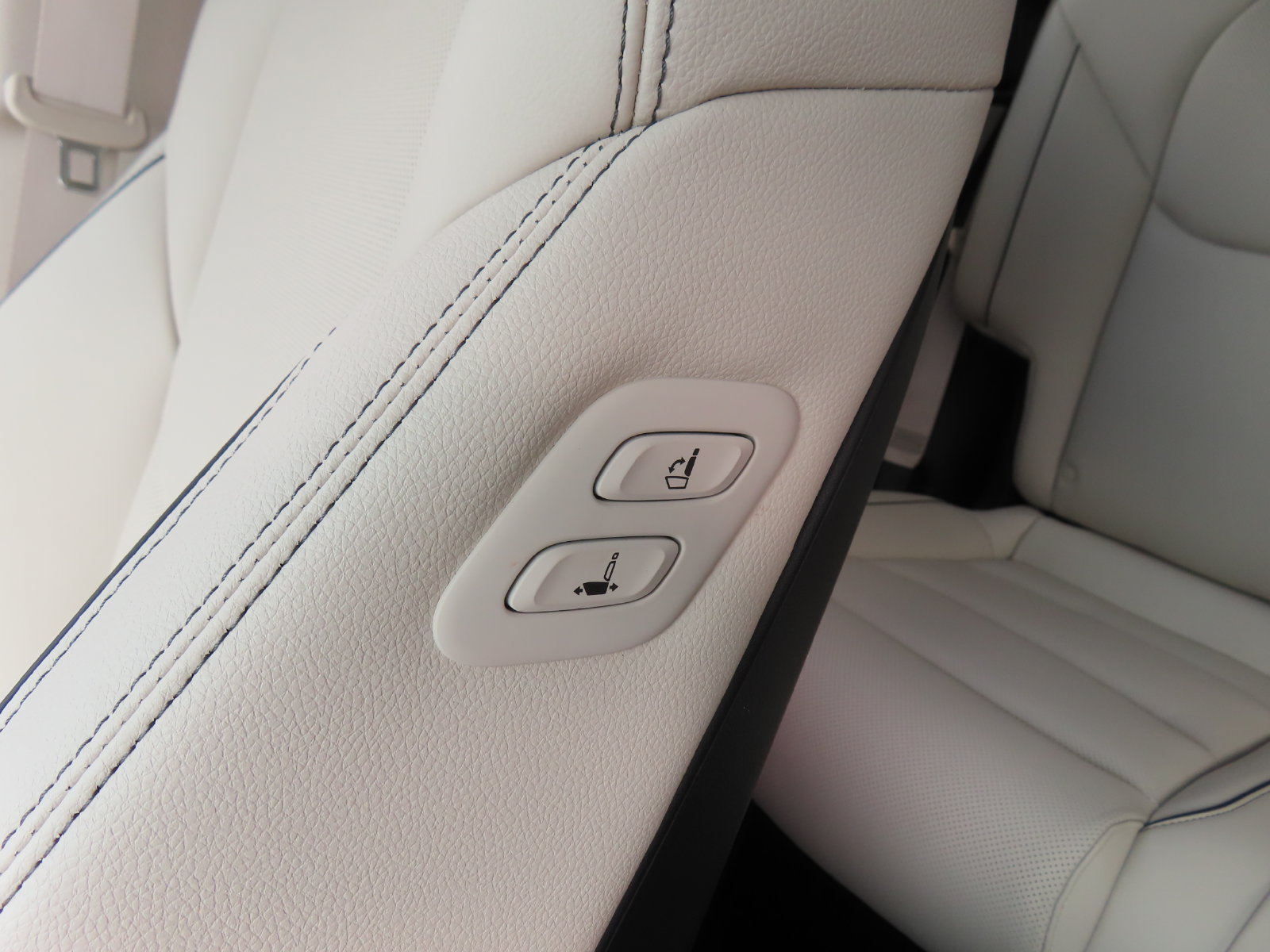 Used 2026 Genesis GV70 2.5T Advanced AWD/4WD image 31