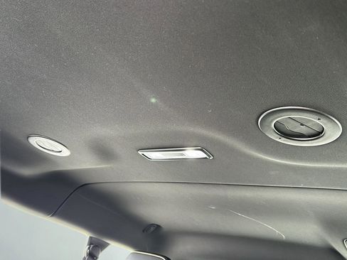 Used 2024 GMC Yukon XL SLT image 27