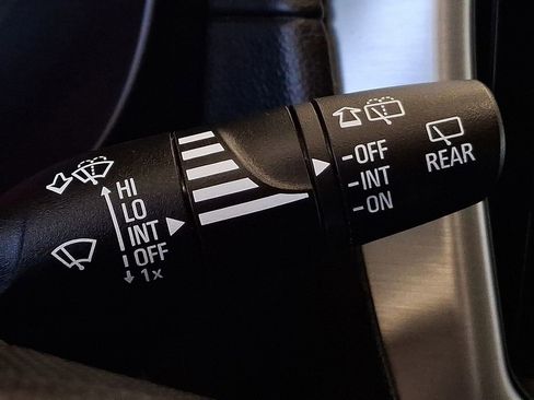 Used 2022 GMC Terrain SLE w/ Driver Convenience Package image 27