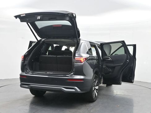 Used 2025 Mitsubishi Outlander SE image 34