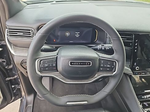 Used 2024 Jeep Wagoneer L Series III w/ Flexible Seating Group image 20