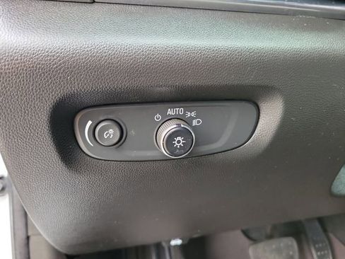 Certified 2022 Chevrolet Traverse LT FWD image 22