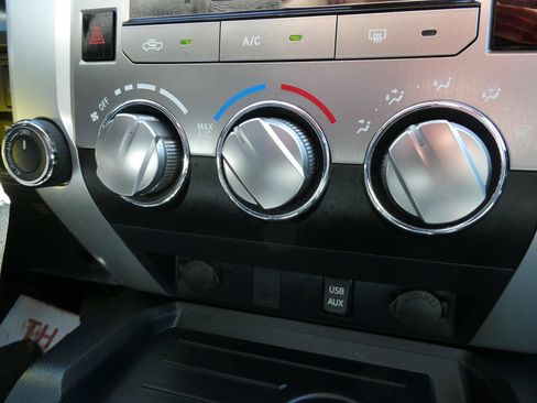 Used 2019 Toyota Tundra SR5 w/ SR5 Upgrade Package AWD/4WD image 25
