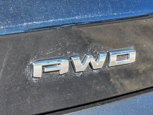 Used 2023 GMC Acadia SLT image 13