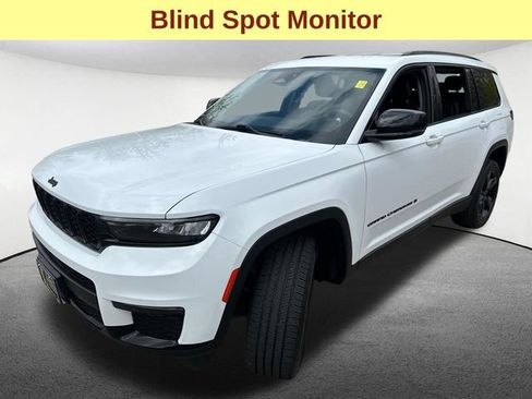 Used 2023 Jeep Grand Cherokee L Limited w/ Black Appearance Package AWD/4WD image 5